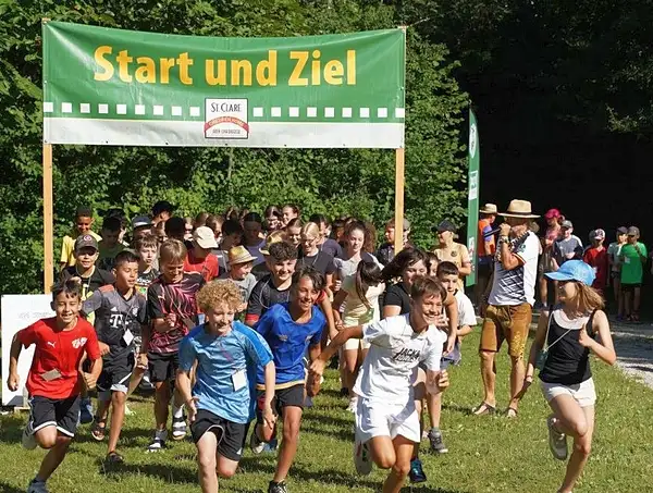 Zehnstündiger Spendenlauf der SLW-Ugandahilfe am Waldsee