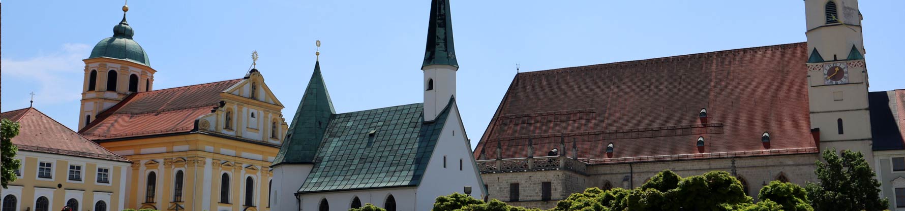 Panoramabild vom Altöttinger Kapellplatz.