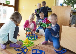 Kinder spielen in der KiTa St. Josef in Altötting Süd