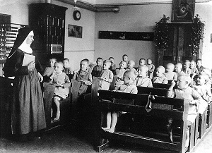 Klassenzimmer Franziskushaus Altötting 1893