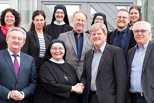 Gruppenbild: das SLW übernimmt die Trägerschaft von St. Maria Fürstenzell